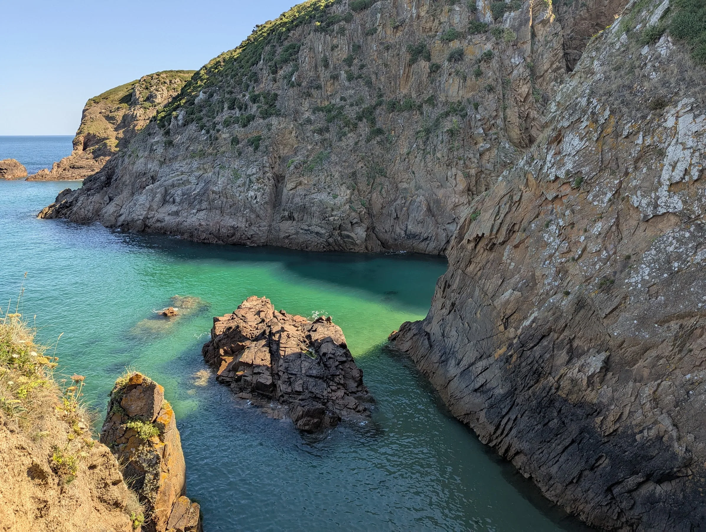 Coasteering jumps & traverses at Plémont — Jersey